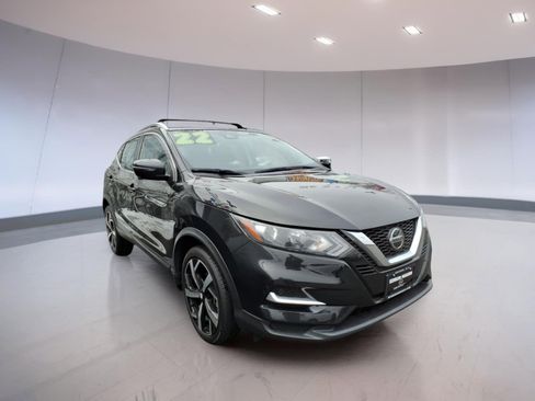 Used 2022 Nissan Rogue Sport SL image 1