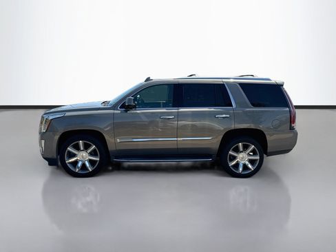 Used 2017 Cadillac Escalade Luxury AWD/4WD image 4