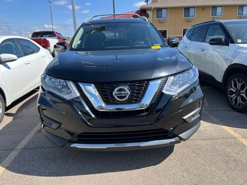 Used 2020 Nissan Rogue SV w/ Premium Package AWD/4WD image 2