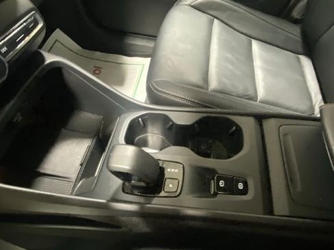 Used 2025 Volvo XC40 B5 Core image 27