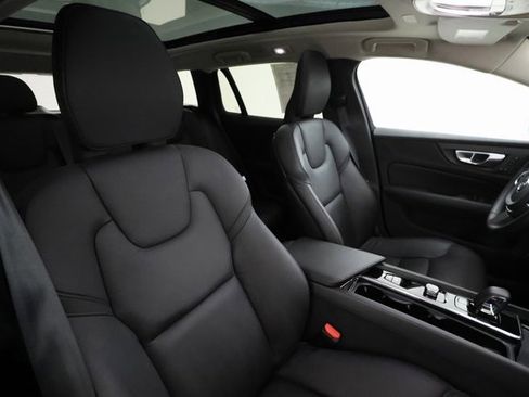 Used 2024 Volvo V60 B5 Cross Country Plus image 22