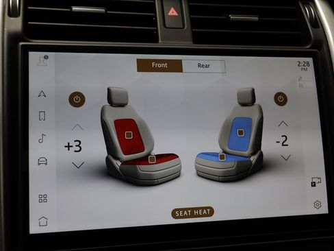 Used 2025 Land Rover Discovery Dynamic SE image 12