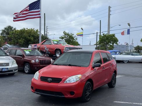 Used 2007 Toyota Matrix FWD image 2