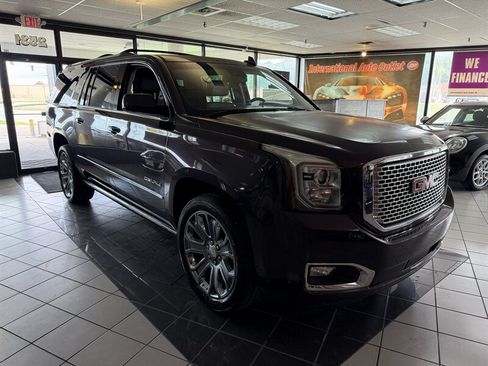 Used 2016 GMC Yukon XL Denali w/ Open Road Package AWD/4WD image 4