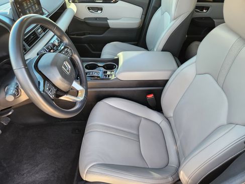 Certified 2024 Honda Pilot Touring image 13