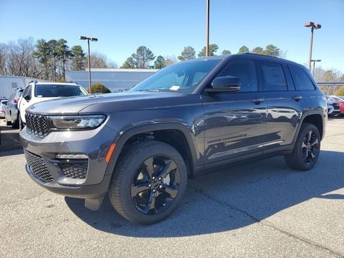 New 2025 Jeep Grand Cherokee Limited w/ Black Appearance Package image 3