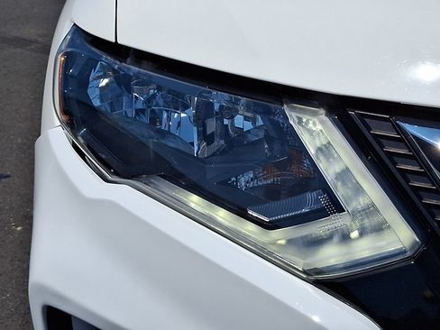 Used 2020 Nissan Rogue SV AWD/4WD image 10