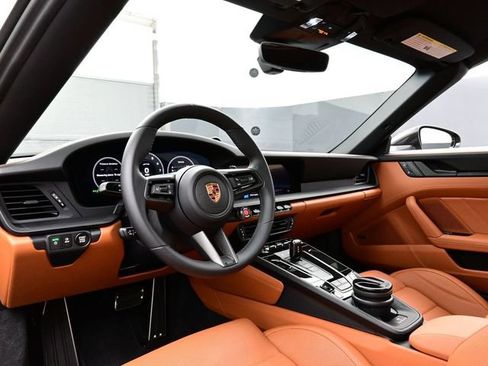 Certified 2026 Porsche 911 Targa 4 GTS AWD/4WD image 4
