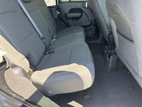Used 2025 Jeep Wrangler Unlimited Sport AWD/4WD image 15