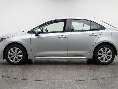 Used 2025 Toyota Corolla LE FWD image 5