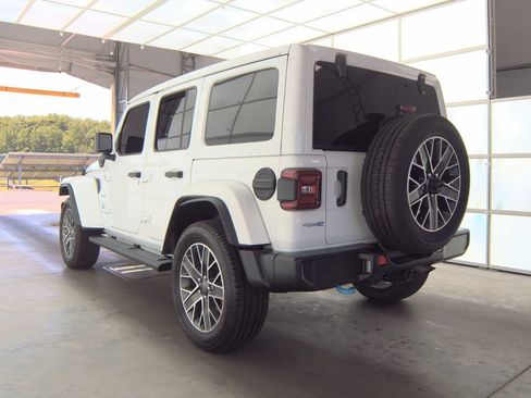 Used 2023 Jeep Wrangler Unlimited Sahara w/ Cold Weather Group AWD/4WD image 4
