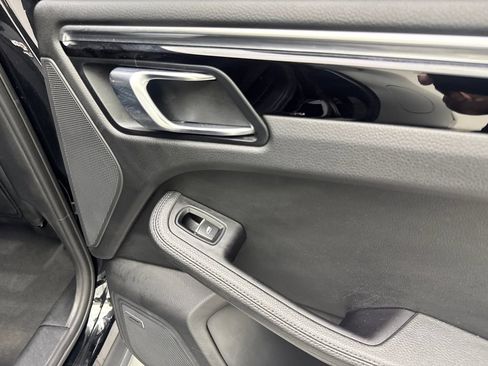 Used 2019 Porsche Macan AWD/4WD image 42