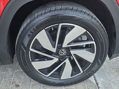 Certified 2024 Volkswagen Atlas SE image 32