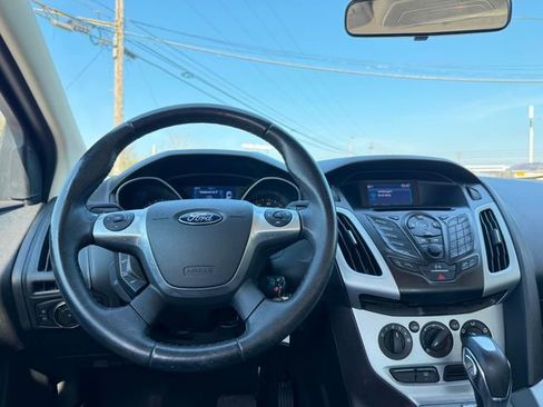 Used 2014 Ford Focus SE w/ Equipment Group 201A FWD image 9