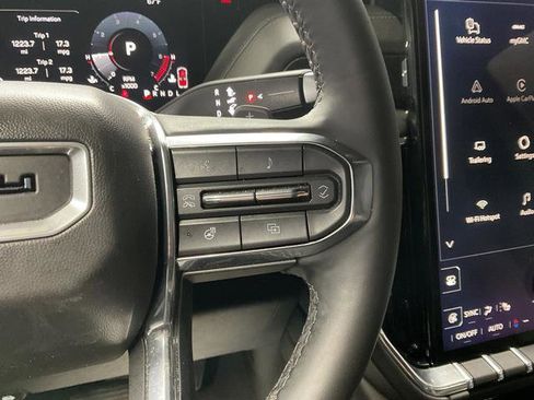 Used 2025 GMC Yukon XL Denali image 23