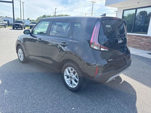 Used 2025 Kia Soul LX w/ LX Technology Package FWD image 6