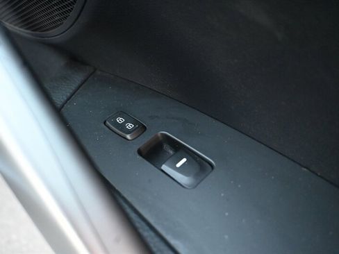 Used 2017 Hyundai Veloster image 41