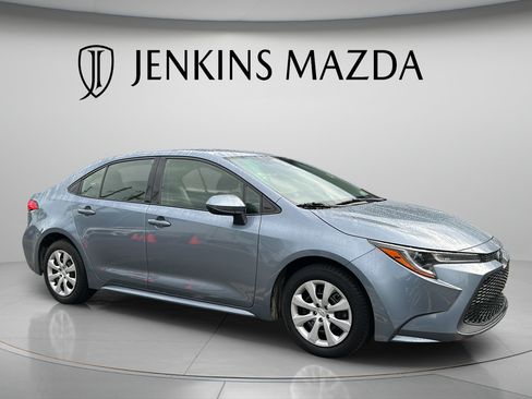 Used 2021 Toyota Corolla LE FWD image 1