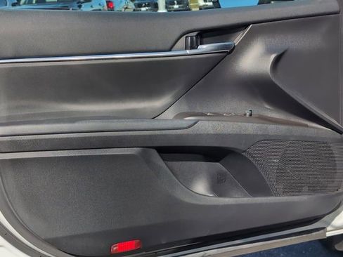 Used 2024 Toyota Camry SE image 15