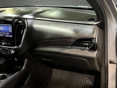 Used 2023 Chevrolet Traverse RS FWD image 25