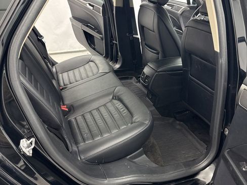 Used 2018 Ford Fusion SE w/ Fusion SE Technology Package image 28