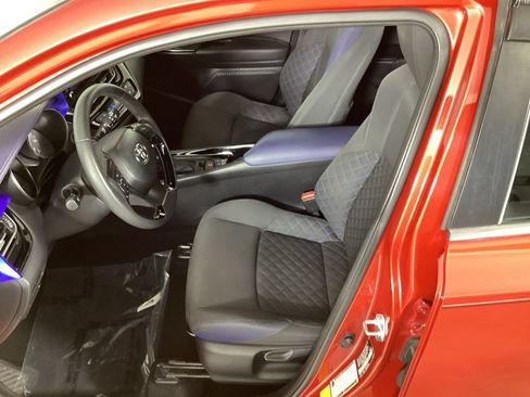 Used 2020 Toyota C-HR XLE FWD image 27