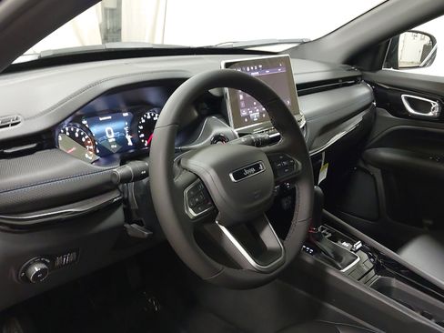 New 2026 Jeep Compass Latitude image 17