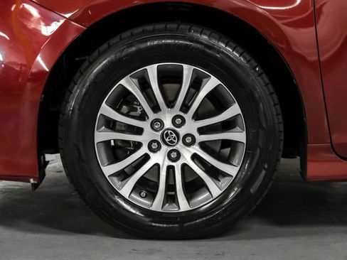 Used 2019 Toyota Sienna XLE Premium FWD image 47