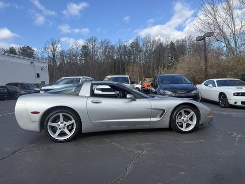 Used 2004 Chevrolet Corvette Coupe image 8