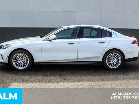 Used 2025 BMW 530i w/ Premium Package image 7