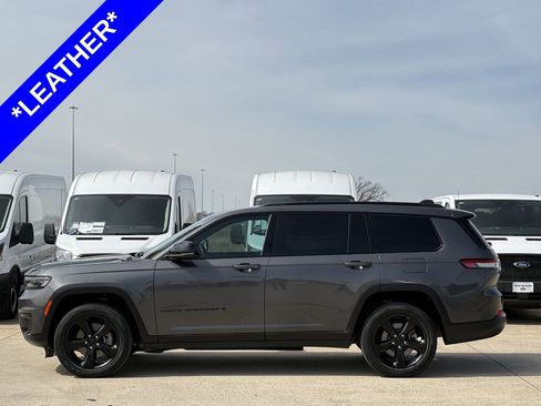 Used 2023 Jeep Grand Cherokee L Laredo image 3