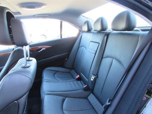 Used 2009 Mercedes-Benz E 350 4MATIC Sedan image 18