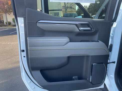 Used 2025 Chevrolet Silverado 1500 ZR2 w/ Technology Package image 46