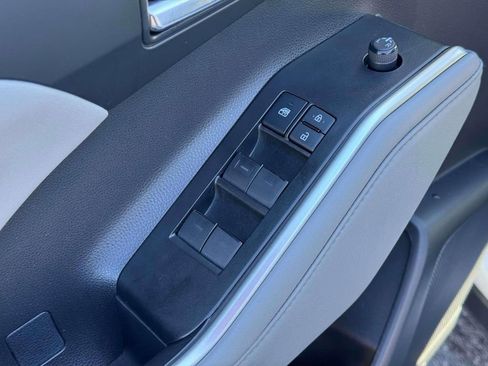 Used 2022 Toyota Highlander XLE image 16