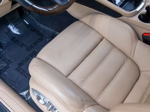 Certified 2023 Porsche Macan AWD/4WD image 33