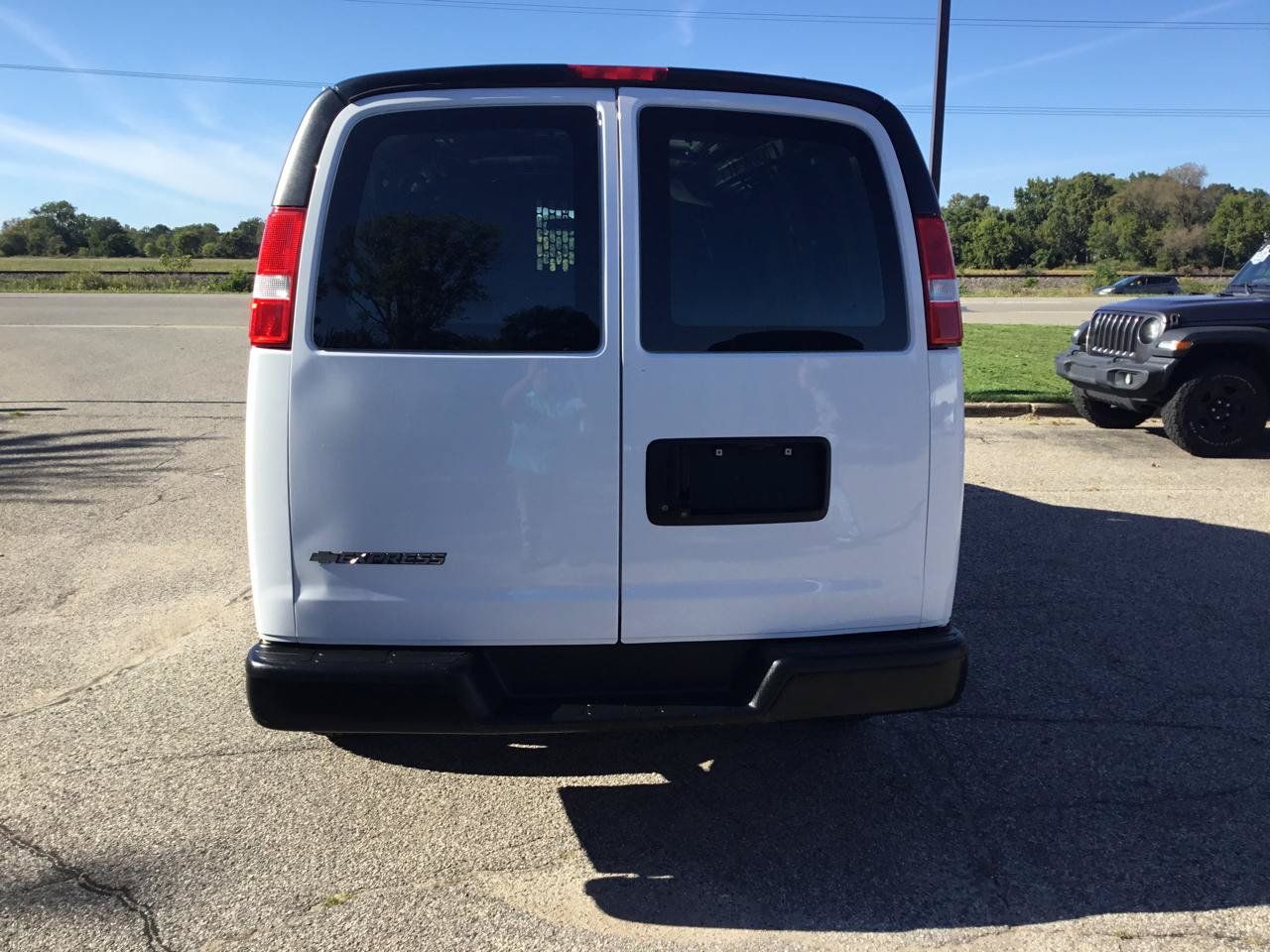 Used 2020 Chevrolet Express 2500 RWD image 7