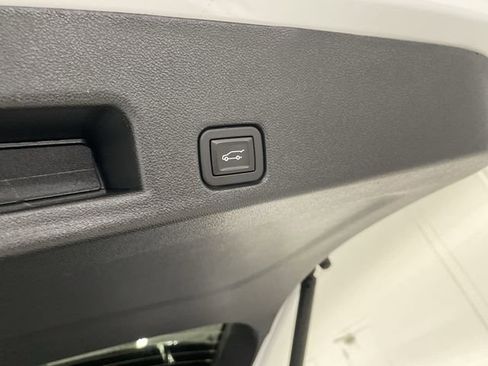 Certified 2025 GMC Acadia Elevation FWD image 16