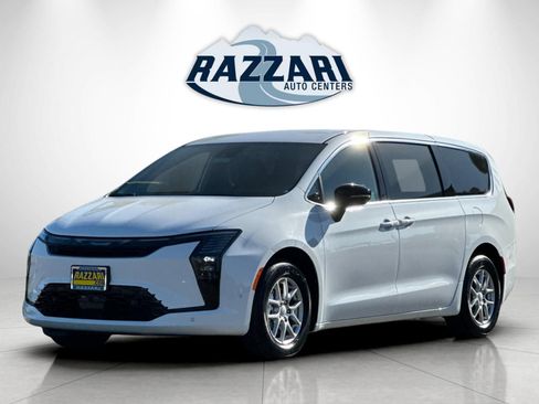New 2027 Chrysler Pacifica Select FWD image 7