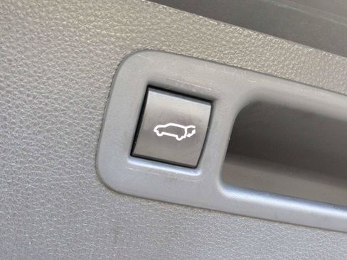 Used 2021 Toyota Highlander XLE FWD image 10