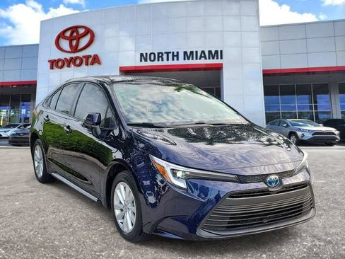 Used 2025 Toyota Corolla LE w/ LE Premium Package FWD image 1