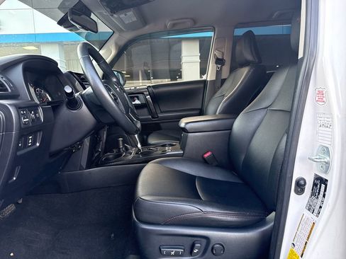 Used 2020 Toyota 4Runner Limited image 9