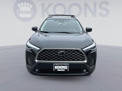 Used 2022 Toyota Corolla Cross XLE w/ Convenience Package AWD/4WD image 11