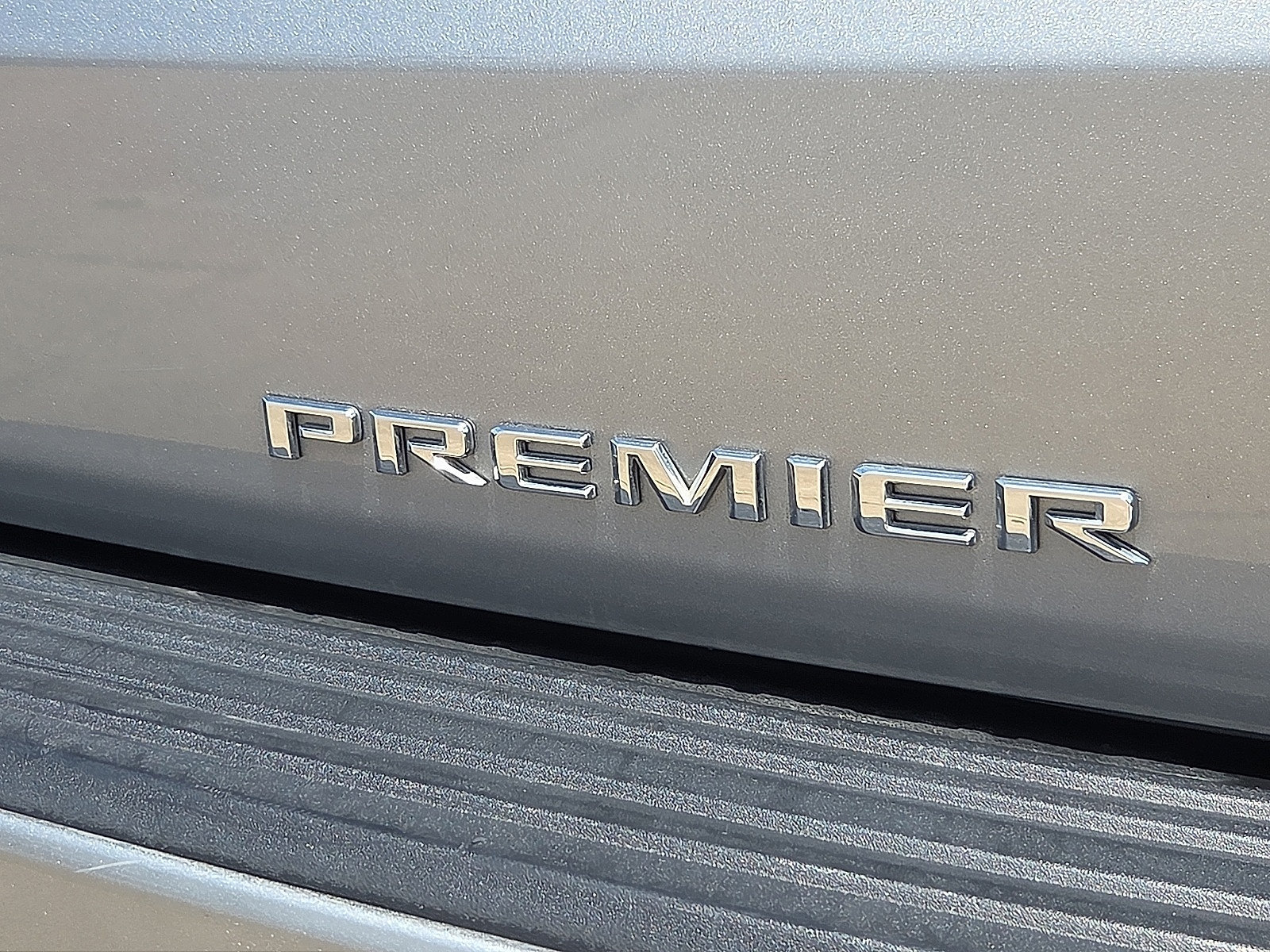 Used 2024 Chevrolet Tahoe Premier RWD image 9