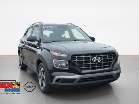 Used 2025 Hyundai Venue SEL FWD image 1
