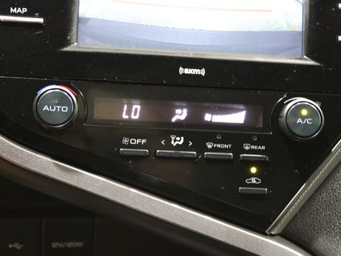 Used 2020 Toyota Camry SE w/ Protection Package (Q2) FWD image 16