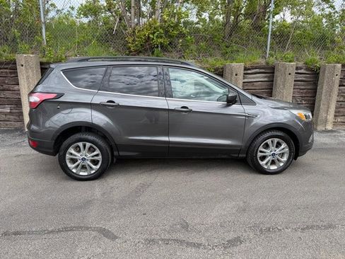 Used 2018 Ford Escape SE w/ Ford Safe & Smart Package AWD/4WD image 8