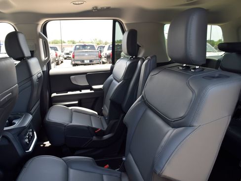 New 2026 Ford Expedition Active RWD image 18