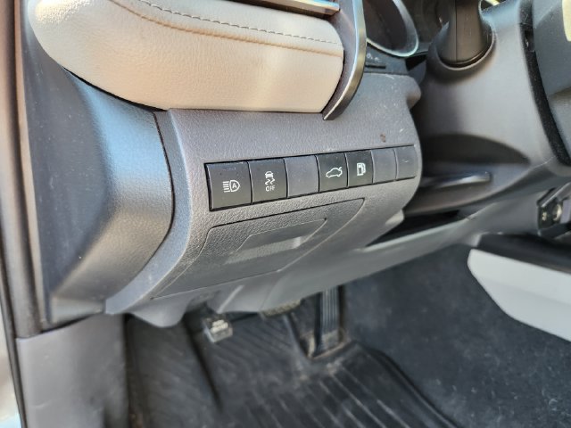 Used 2018 Toyota Camry LE w/ Convenience Package FWD image 25