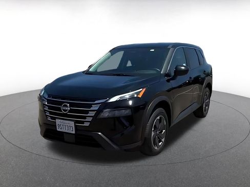 Used 2025 Nissan Rogue SV FWD image 4