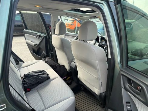 Used 2018 Subaru Forester 2.5i Premium AWD/4WD image 16